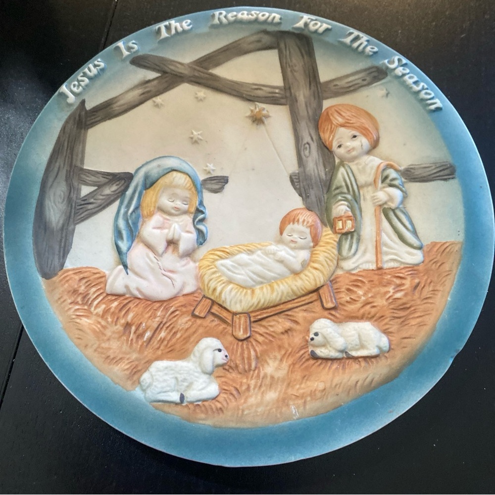 Nativity Scene Decorative Plate - Picture 1 of 6